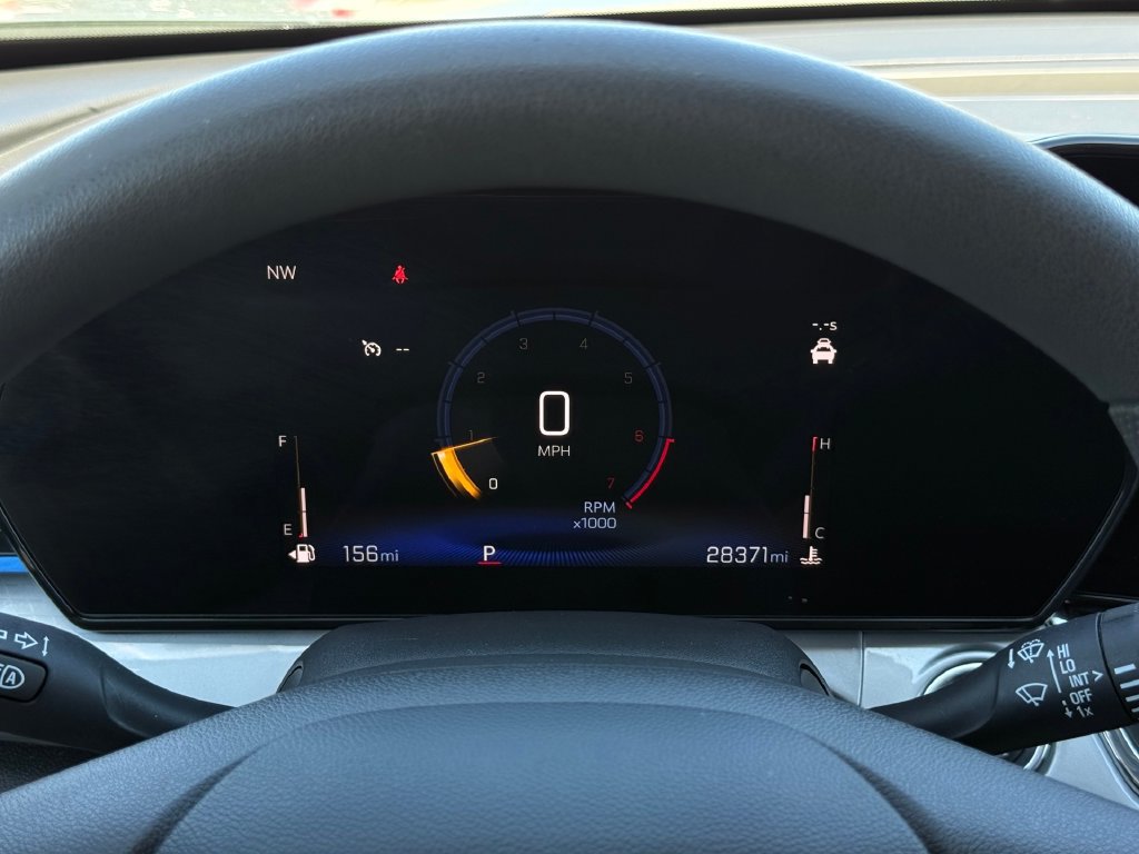 Used 2025 Chevrolet Trax LT FWD image 12