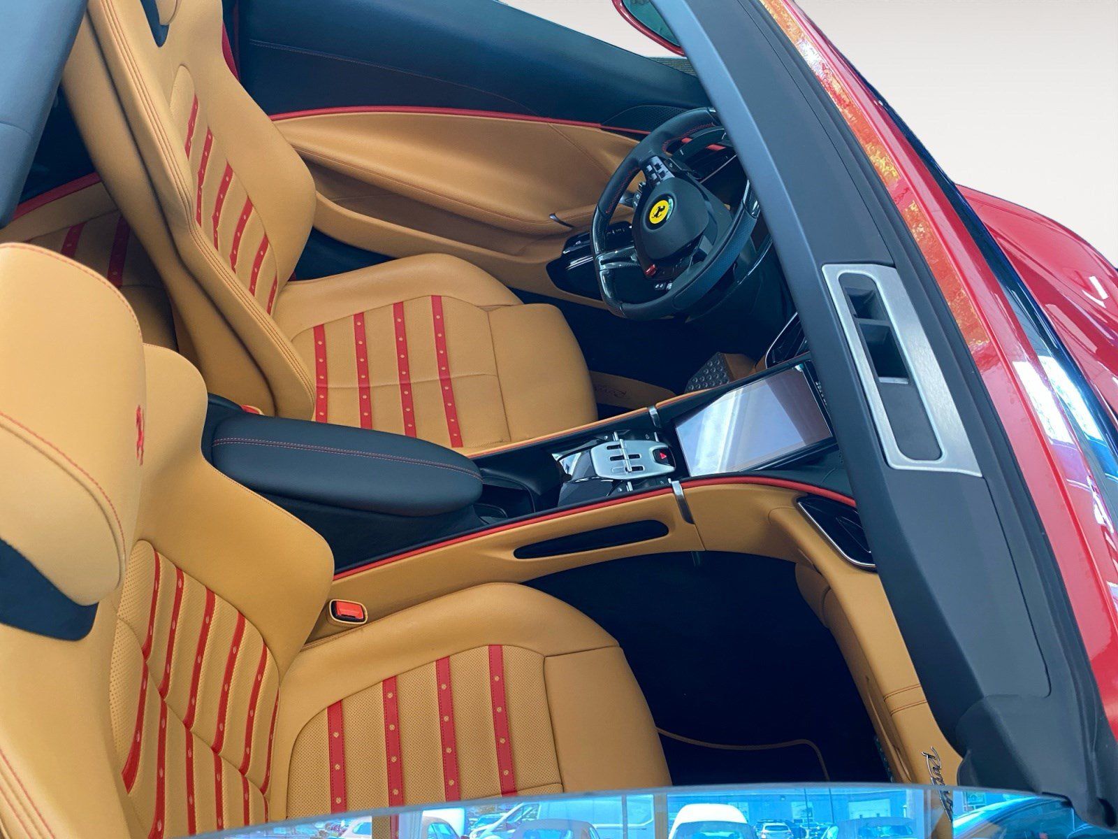 Used 2025 Ferrari Roma Spider RWD image 10