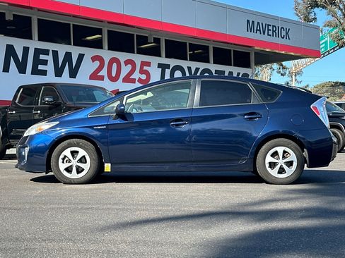 Used 2015 Toyota Prius Two image 2
