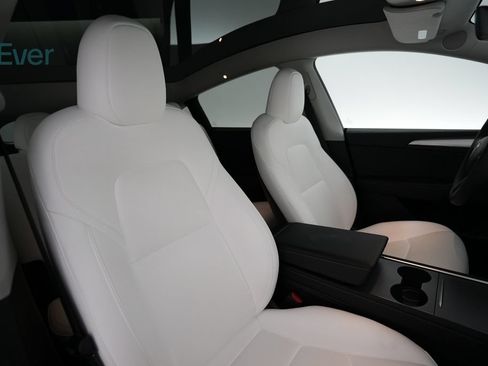 Used 2023 Tesla Model Y Long Range AWD/4WD image 21