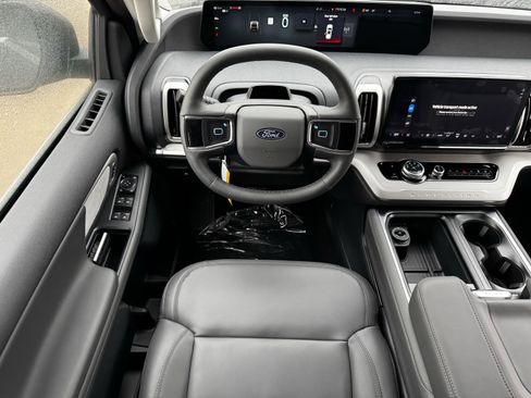 New 2026 Ford Expedition Active image 14