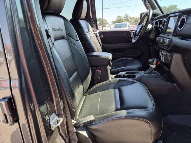 Used 2020 Jeep Wrangler Unlimited Sahara AWD/4WD image 33