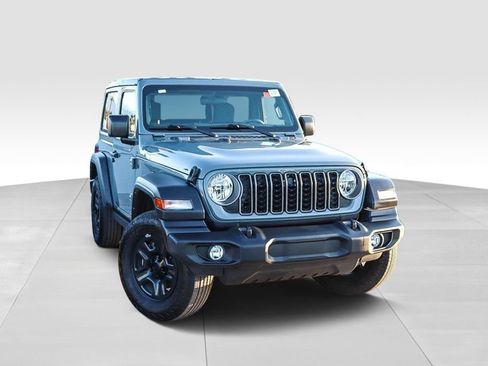 Used 2025 Jeep Wrangler Sport AWD/4WD image 2