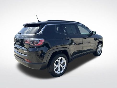 Used 2024 Jeep Compass Latitude AWD/4WD image 5