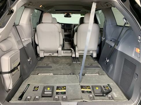 Used 2018 Toyota Sienna XLE FWD image 26