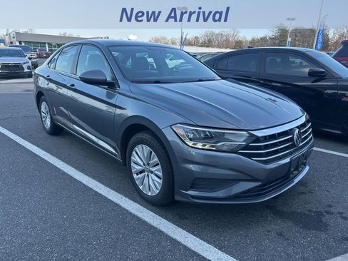 Used 2019 Volkswagen Jetta S image 2
