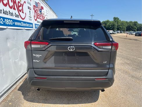 Used 2023 Toyota RAV4 LE FWD image 4