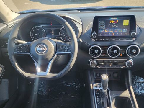 Used 2024 Nissan Sentra SV FWD image 17