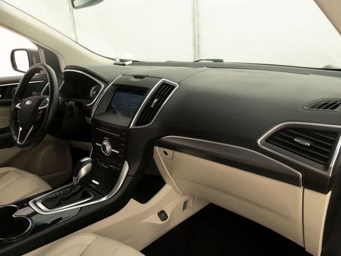 Used 2017 Ford Edge Titanium w/ Equipment Group 301A AWD/4WD image 29