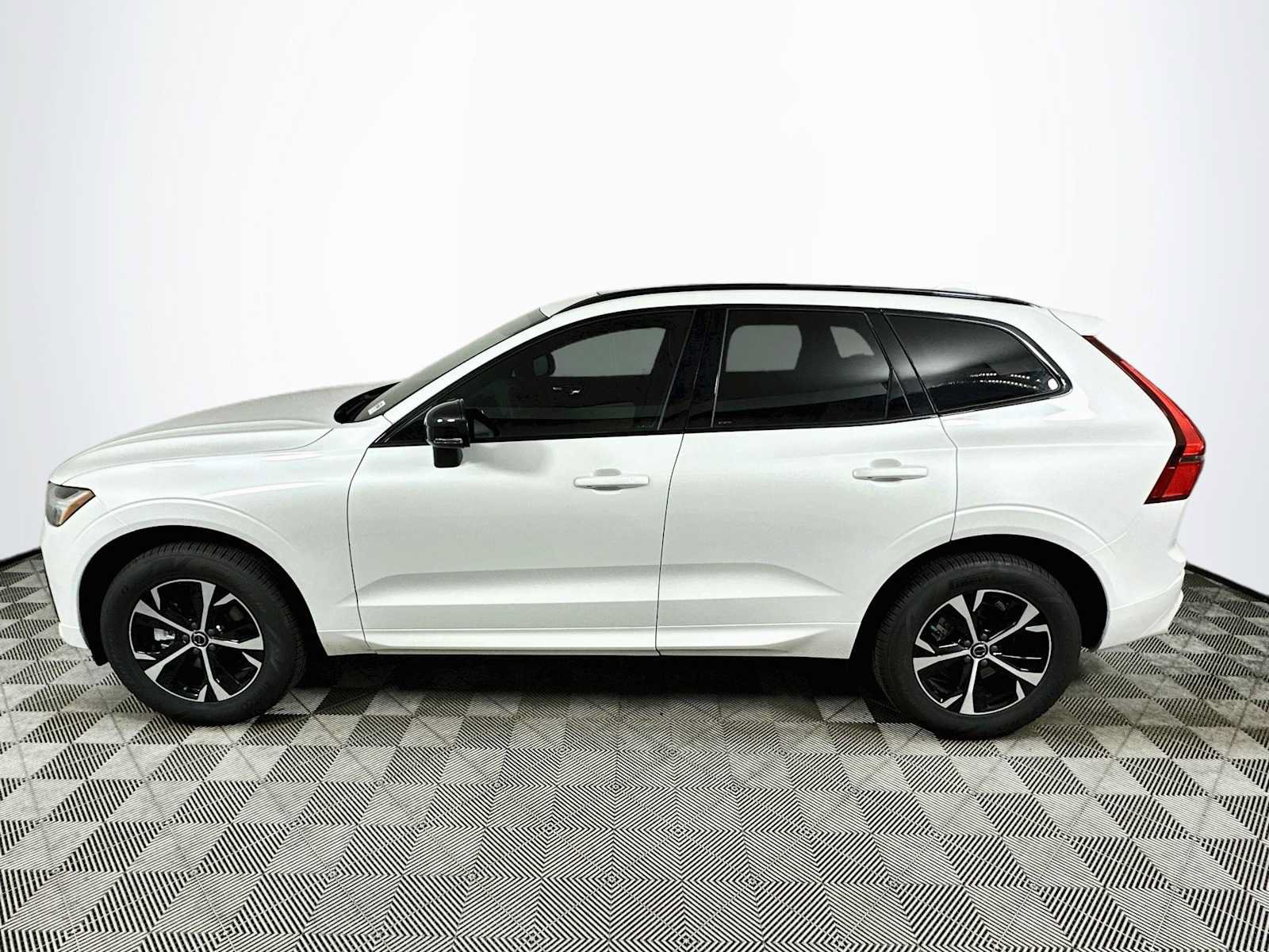 New 2026 Volvo XC60 B5 Core w/ Climate Package PRO AWD/4WD image 4