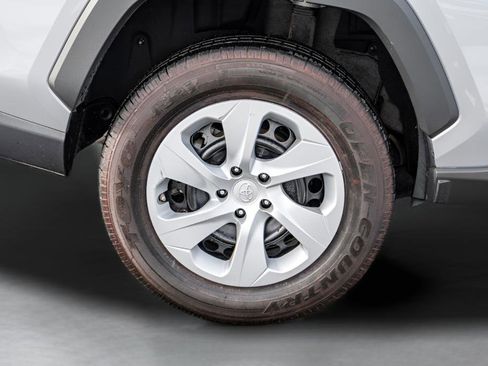 Used 2024 Toyota RAV4 LE AWD/4WD image 11