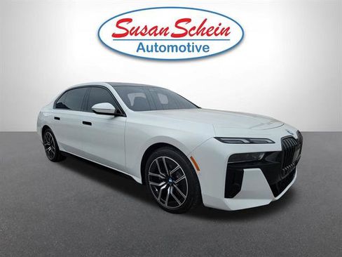 Used 2024 BMW 760i xDrive w/ Premium Package 2 image 18