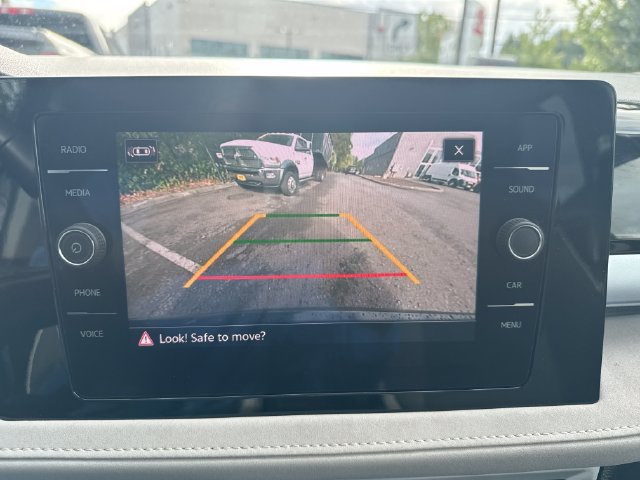 Used 2025 Volkswagen Taos SE FWD image 23