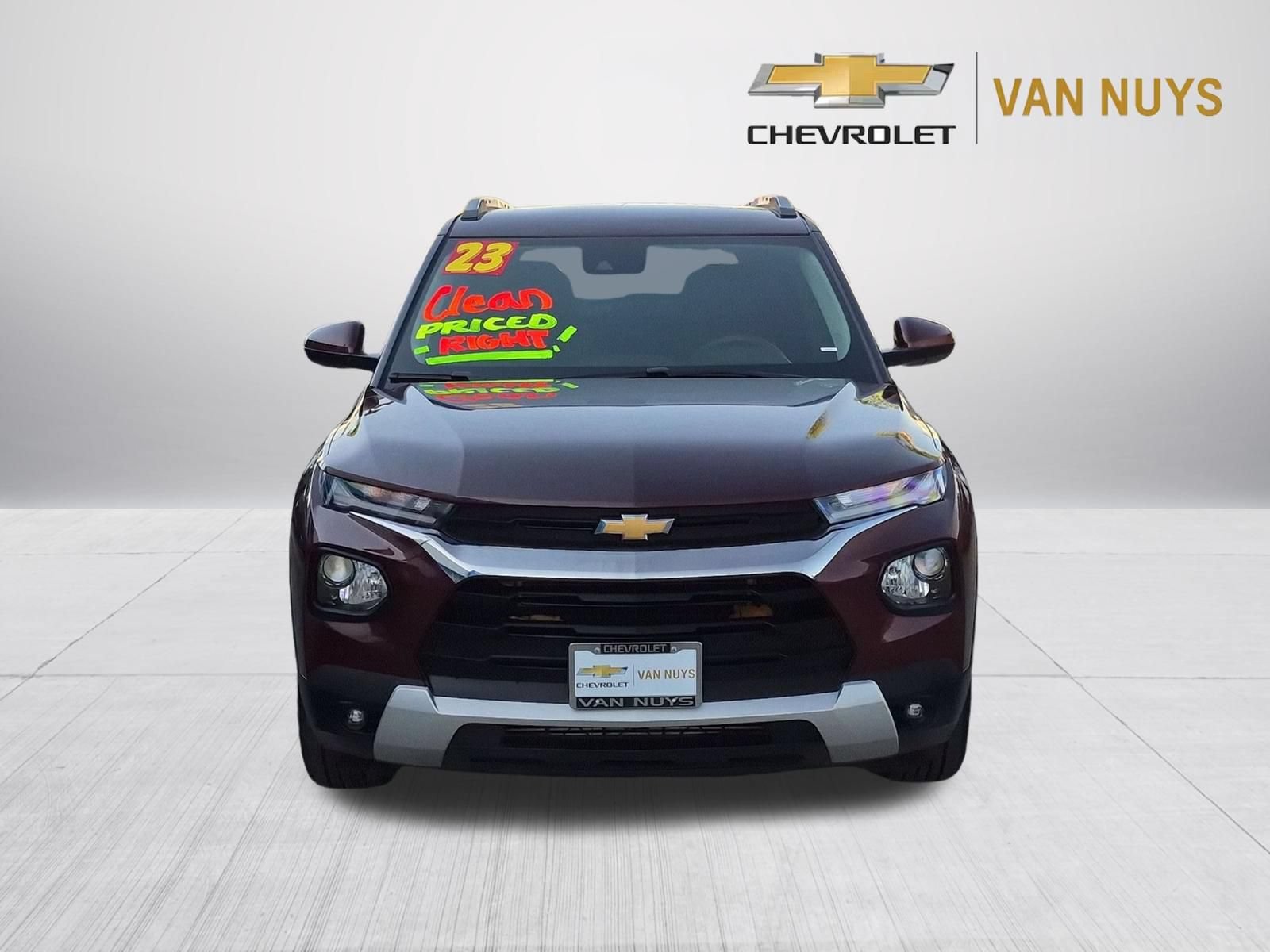 Used 2023 Chevrolet TrailBlazer LT w/ LPO, Blackout Package FWD image 2