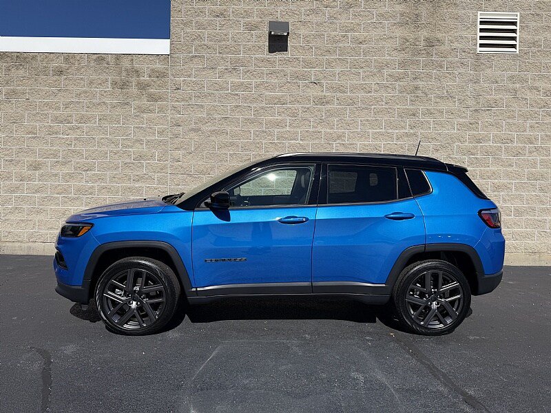 Used 2025 Jeep Compass Limited w/ Sun & Sound Group AWD/4WD image 5