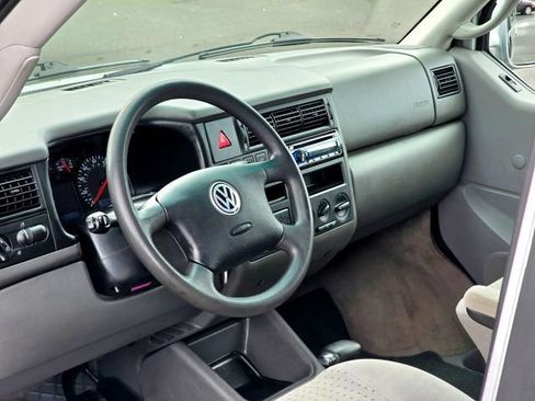 Used 2002 Volkswagen Eurovan MV FWD image 14