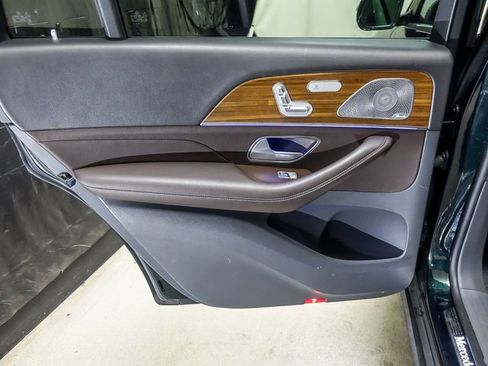 Used 2020 Mercedes-Benz GLS 450 4MATIC image 32