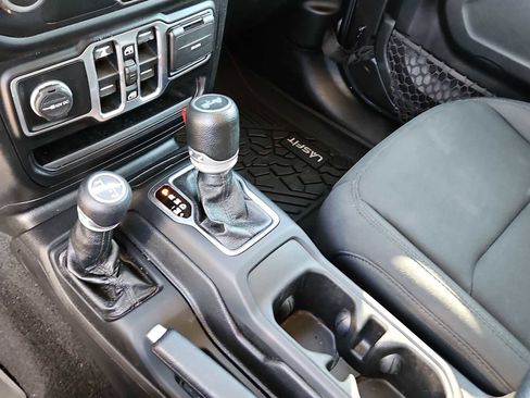 Used 2020 Jeep Wrangler Unlimited Sport S AWD/4WD image 25