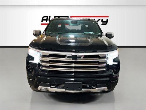 Used 2022 Chevrolet Silverado 1500 High Country w/ High Country Premium Package image 2