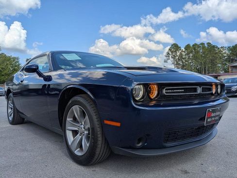 Used 2016 Dodge Challenger SXT image 8