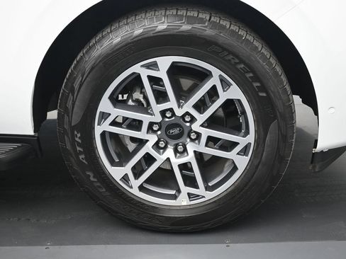 Used 2025 Ford Expedition Active AWD/4WD image 28