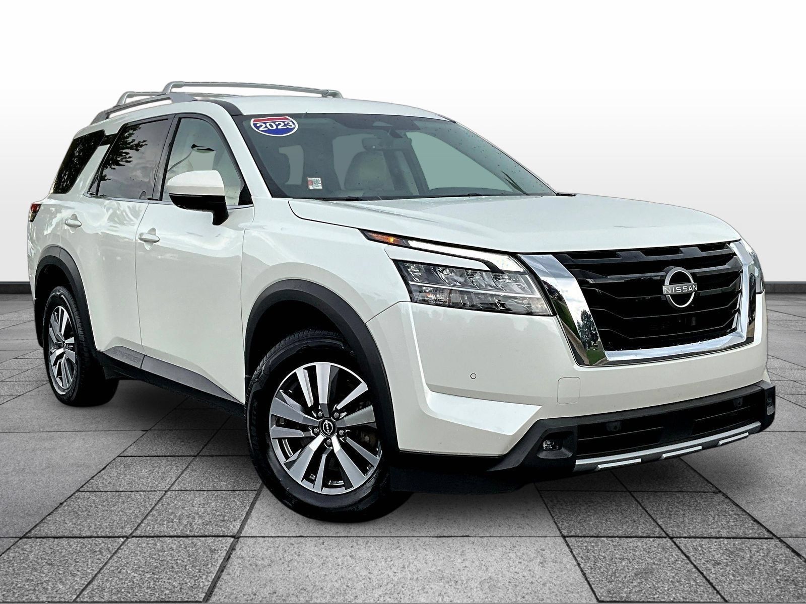 Certified 2023 Nissan Pathfinder SL AWD/4WD image 1