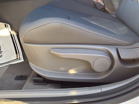 Used 2025 Hyundai Elantra Sport FWD image 11