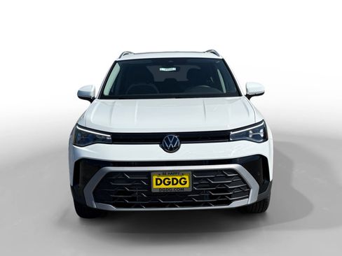 New 2026 Volkswagen Taos SE image 8