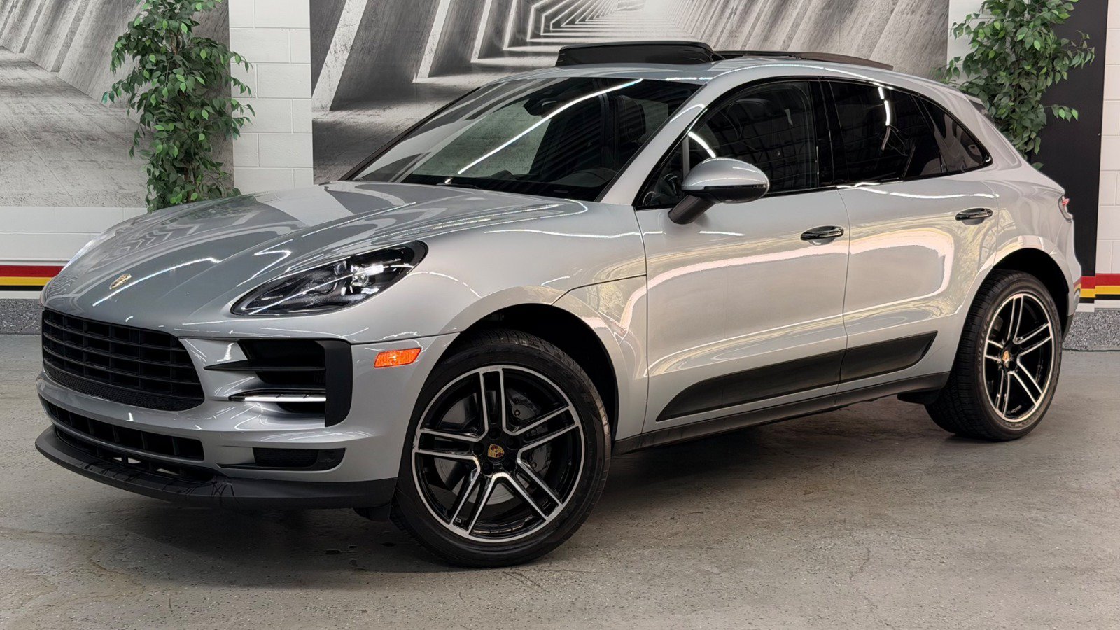 Used 2019 Porsche Macan S w/ Premium Package Plus AWD/4WD image 3