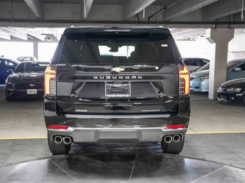 Used 2025 Chevrolet Suburban Premier RWD image 25