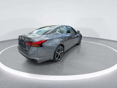 Used 2024 Nissan Altima 2.5 SR FWD image 8