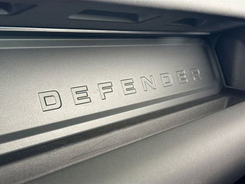 Used 2025 Land Rover Defender 110 X-Dynamic SE image 22
