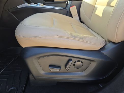 Used 2020 Ford Explorer XLT w/ Equipment Group 202A image 17