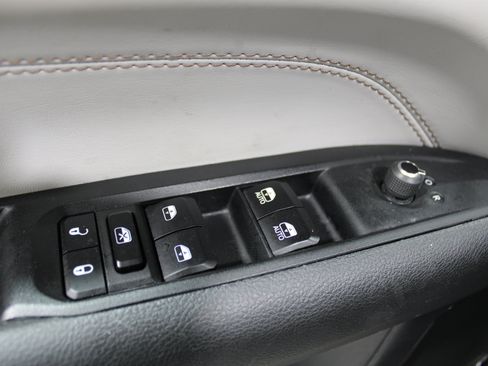 Used 2023 Jeep Compass Limited AWD/4WD image 7