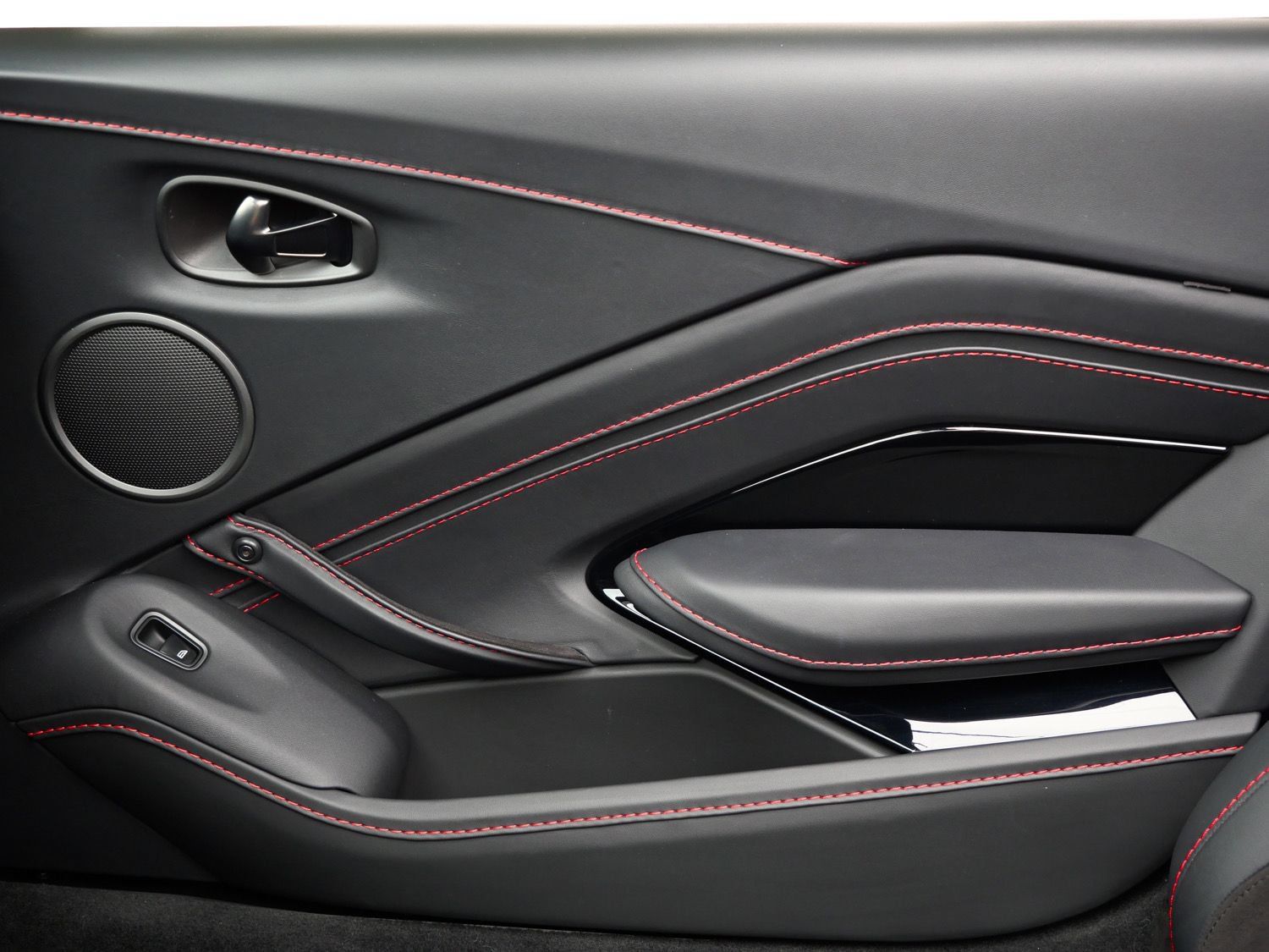 Used 2023 Aston Martin V8 Vantage Roadster RWD image 20