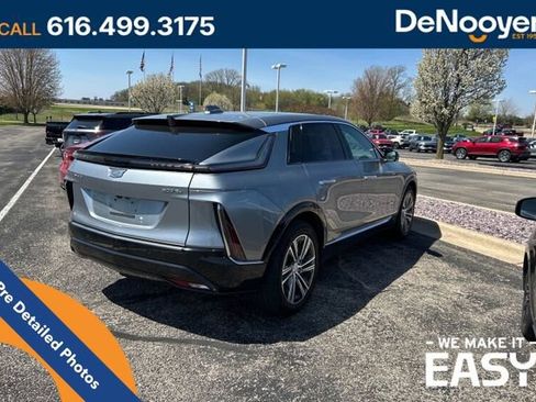 Used 2024 Cadillac Lyriq Luxury AWD/4WD image 4