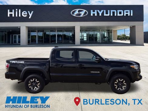 Used 2023 Toyota Tacoma TRD Off-Road w/ Technology Package AWD/4WD image 3