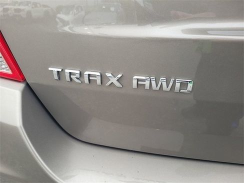 Used 2022 Chevrolet Trax LS w/ Tint and Cruise Package image 12