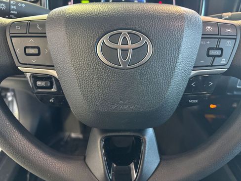 Used 2025 Toyota Camry LE image 27