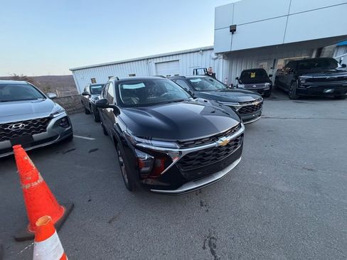 New 2026 Chevrolet Trax LT w/ Driver Confidence Package image 5