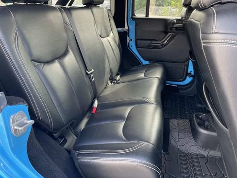 Used 2017 Jeep Wrangler Unlimited Sahara AWD/4WD image 19