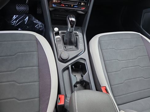 New 2025 Volkswagen Taos SE image 22