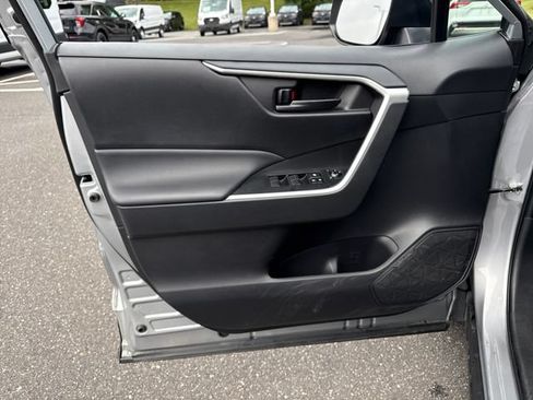 Used 2022 Toyota RAV4 LE AWD/4WD image 23