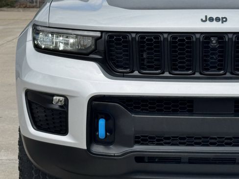 Used 2022 Jeep Grand Cherokee Trailhawk image 6