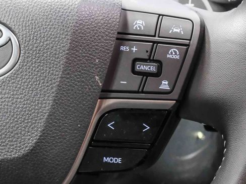Used 2025 Toyota Camry SE FWD image 19