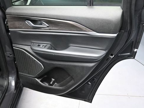 Used 2022 Jeep Grand Cherokee Limited RWD image 24