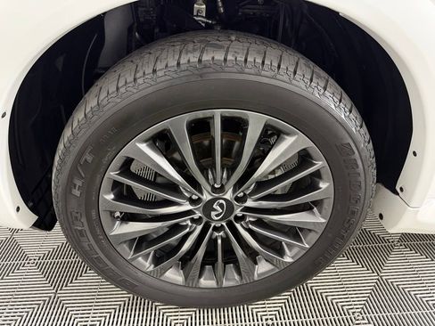 Used 2024 INFINITI QX80 Sensory w/ Cargo Package AWD/4WD image 11