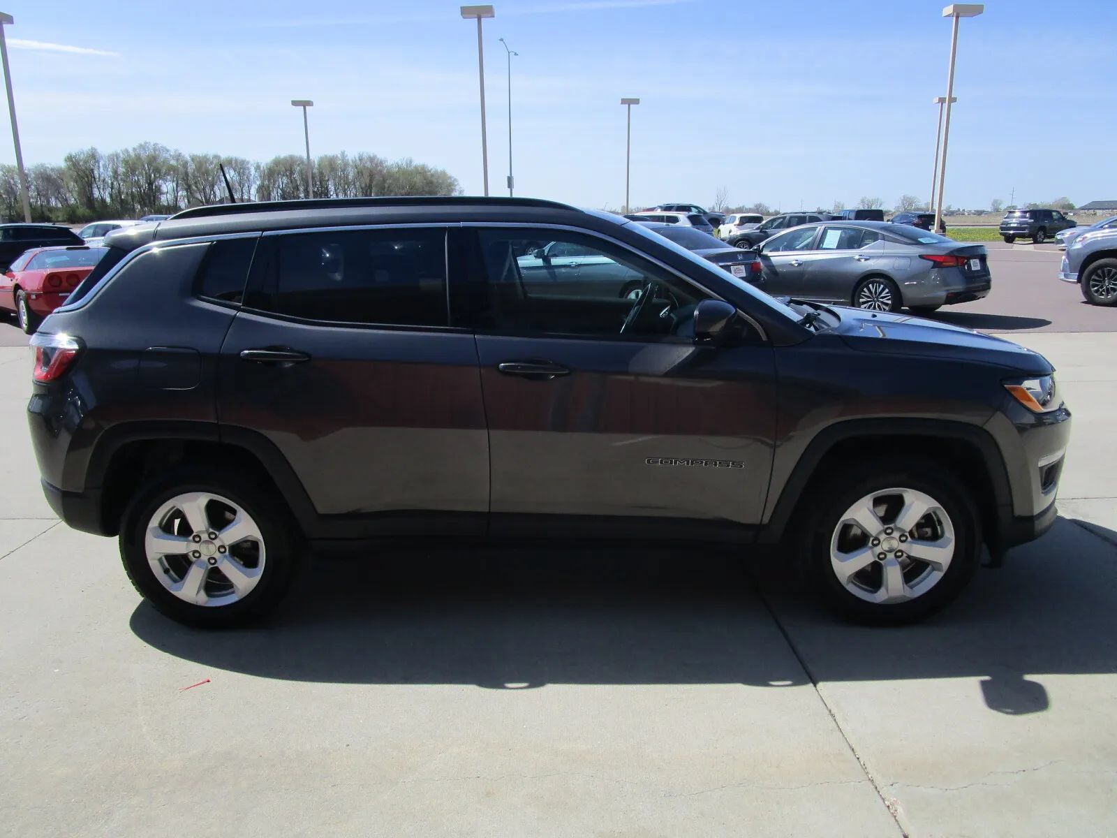 Used 2018 Jeep Compass Latitude AWD/4WD image 6