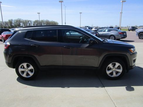Used 2018 Jeep Compass Latitude AWD/4WD image 6