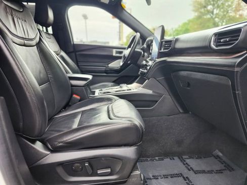 Certified 2023 Ford Explorer Platinum w/ Technology Package AWD/4WD image 11